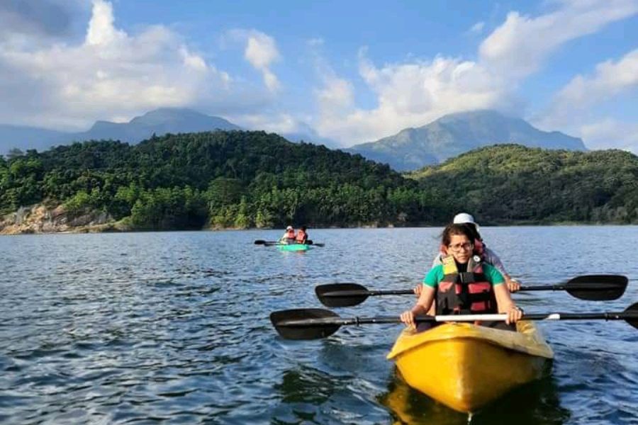 Kayaking at Samanalawewa 