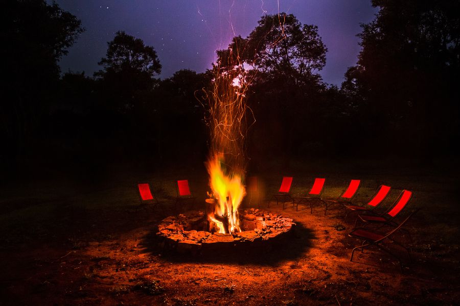 Campfire at Ahaspokuna campsites in Sri Lanka 