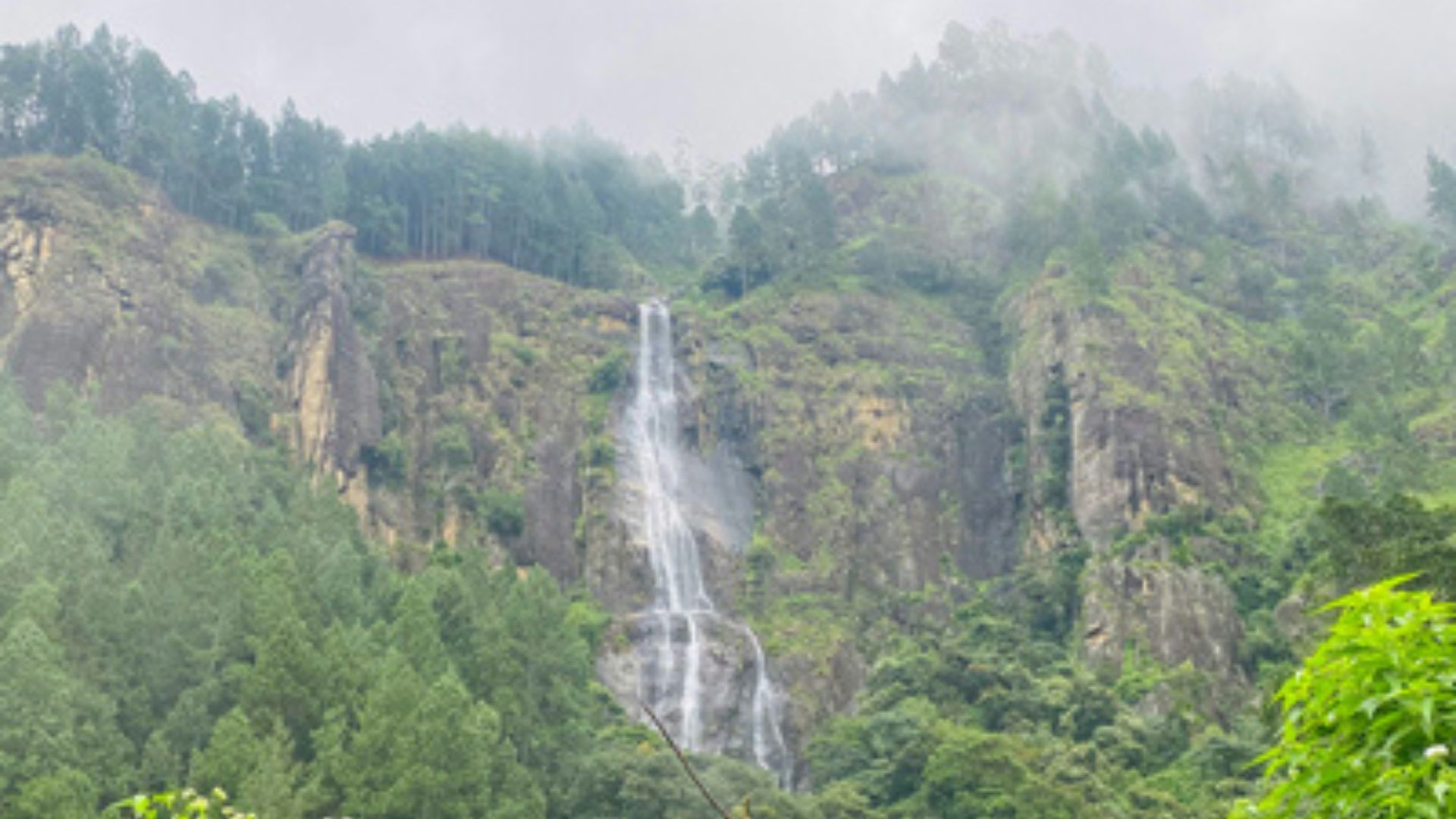 bambarakanda-waterfall